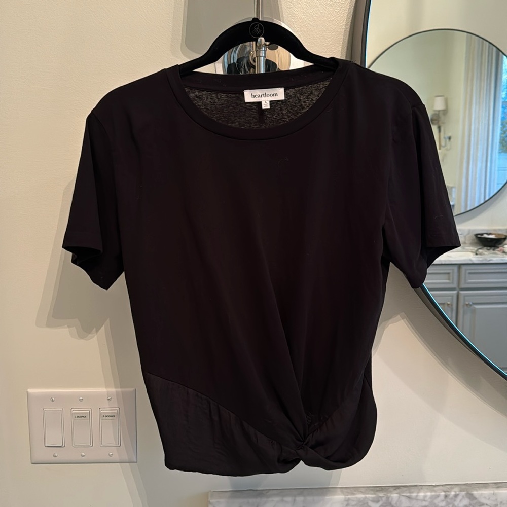 Heartloom black short sleeve top with knot